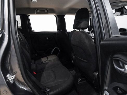 Used 2018 Jeep Renegade Latitude image 39