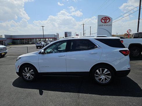 Used 2023 Chevrolet Equinox Premier FWD image 2