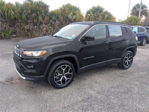 Used 2025 Jeep Compass Limited image 8