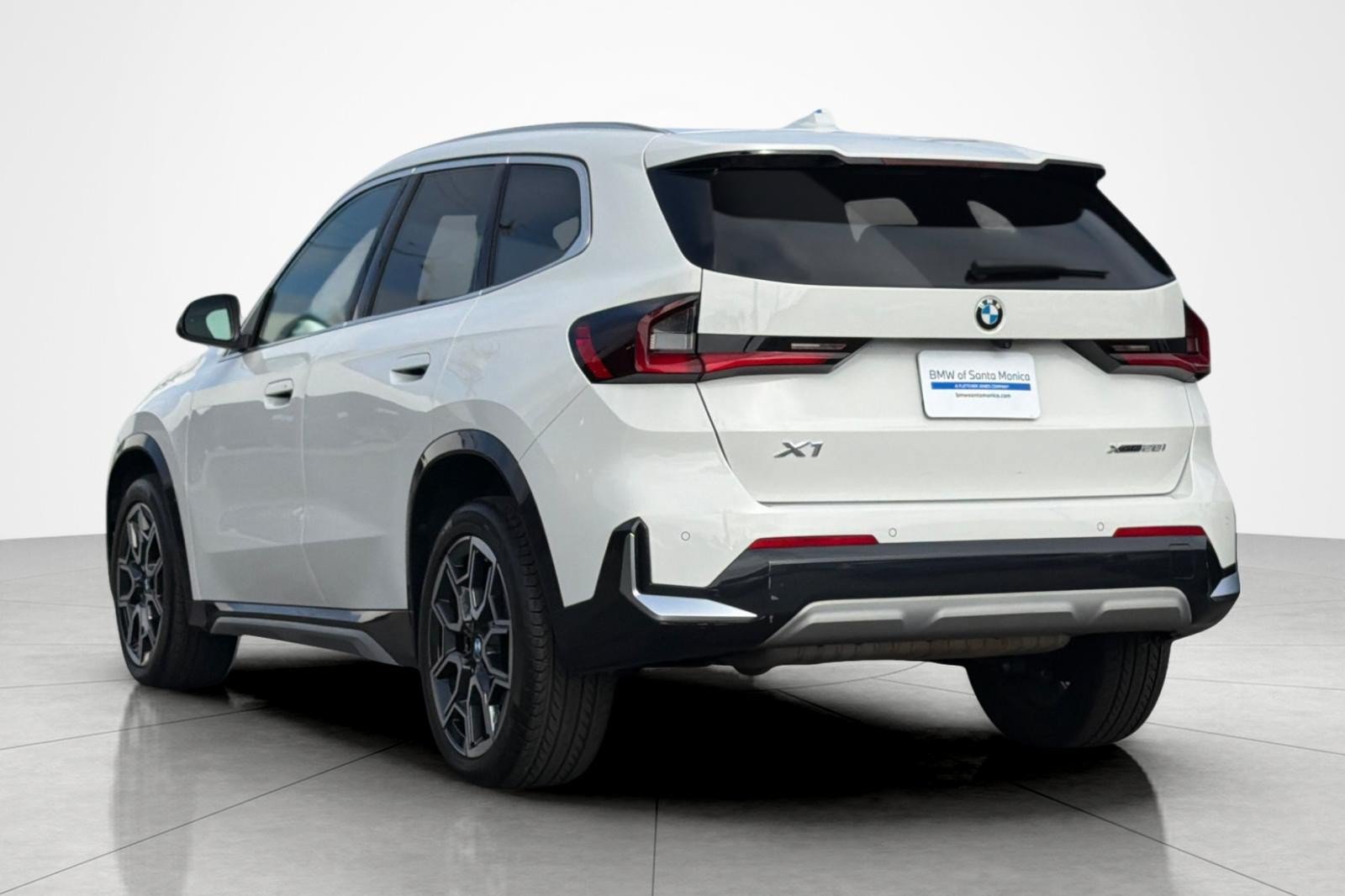 Used 2025 BMW X1 xDrive28i w/ Convenience Package AWD/4WD image 3