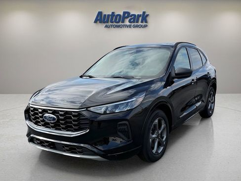 Used 2023 Ford Escape ST-Line w/ Tech Pack #1 AWD/4WD image 4