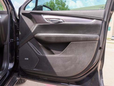 Used 2018 Cadillac XT5 Premium Luxury FWD image 10