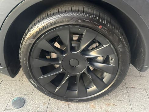 Used 2024 Tesla Model Y Long Range RWD image 52