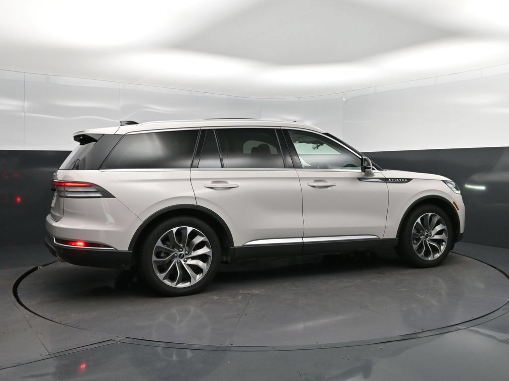 Used 2025 Lincoln Aviator Reserve w/ Luxury Package RWD image 8