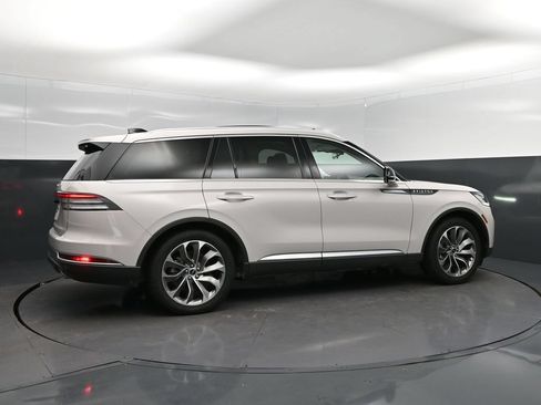 Used 2025 Lincoln Aviator Reserve w/ Luxury Package RWD image 8