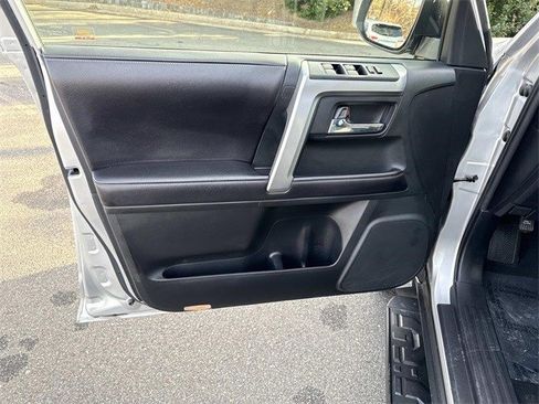 Used 2016 Toyota 4Runner SR5 image 13