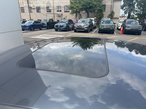 Used 2016 Lincoln MKZ w/ Equipment Group 300A Reserve FWD image 9