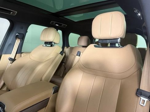 Used 2025 Land Rover Range Rover SE AWD/4WD image 15