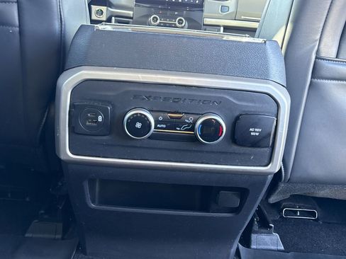 Used 2022 Ford Expedition XLT image 23