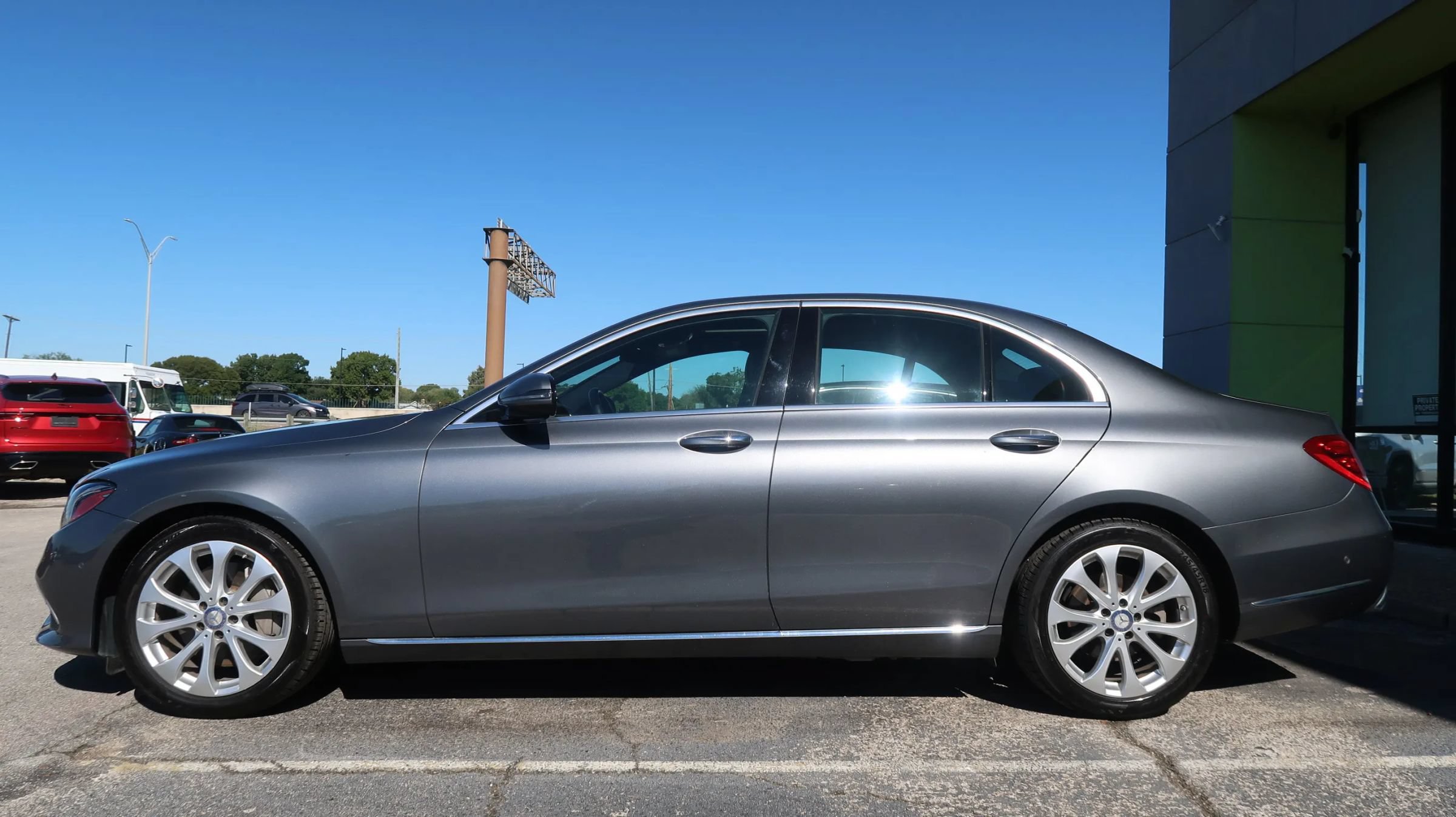 Used 2020 Kia Stinger GT1 RWD image 3