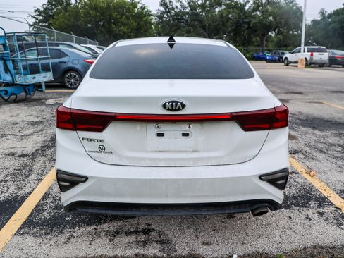 Used 2019 Kia Forte LXS FWD image 9