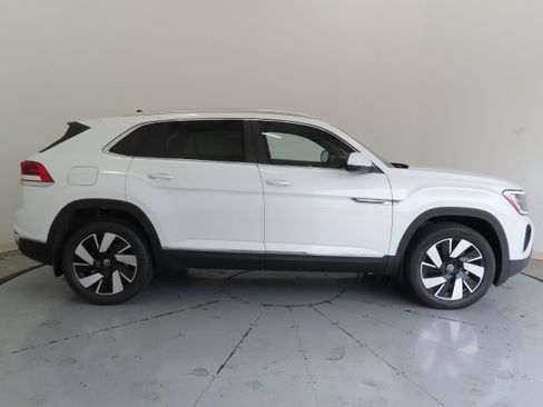 New 2026 Volkswagen Atlas Cross Sport SEL AWD/4WD image 2