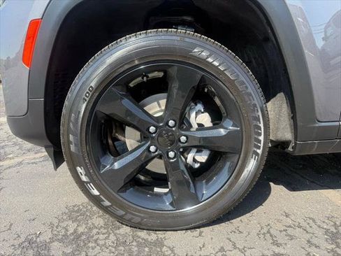 Certified 2024 Jeep Grand Cherokee Altitude AWD/4WD image 9