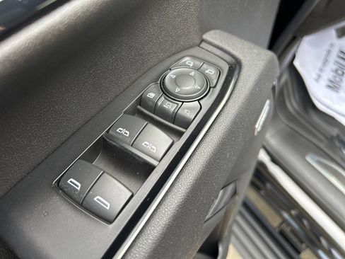 Used 2025 GMC Sierra 2500 AT4 image 22