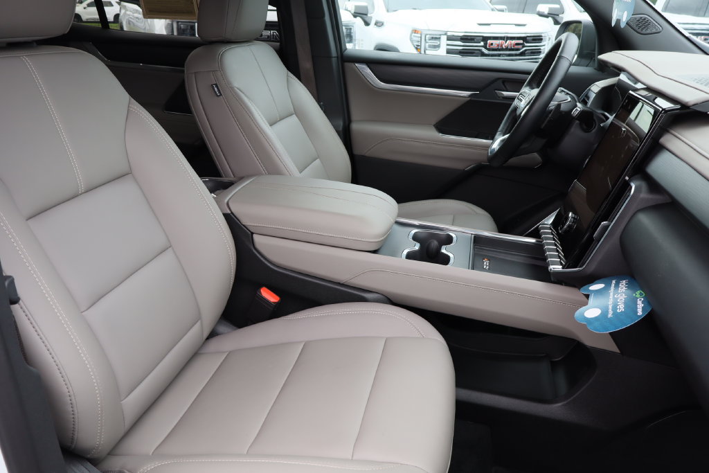 Certified 2026 GMC Acadia Elevation w/ Elevation Premium Package FWD image 31