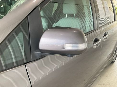Used 2020 Toyota Sienna Limited Premium FWD image 3