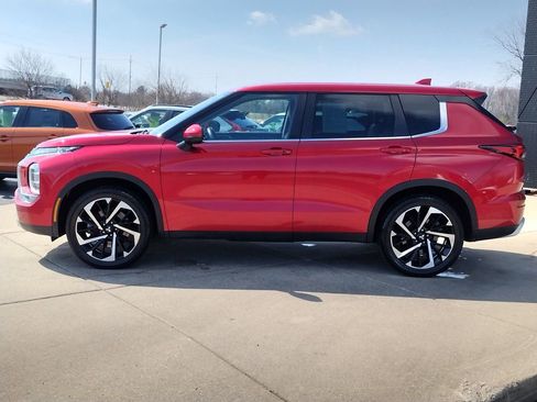 Used 2022 Mitsubishi Outlander SE image 8