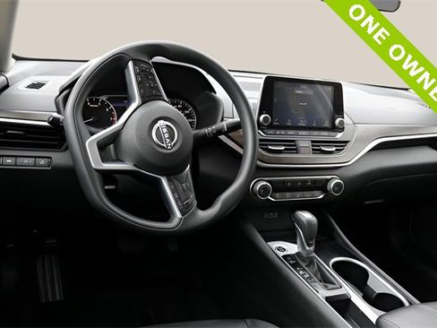 Used 2024 Nissan Altima 2.5 SV image 11