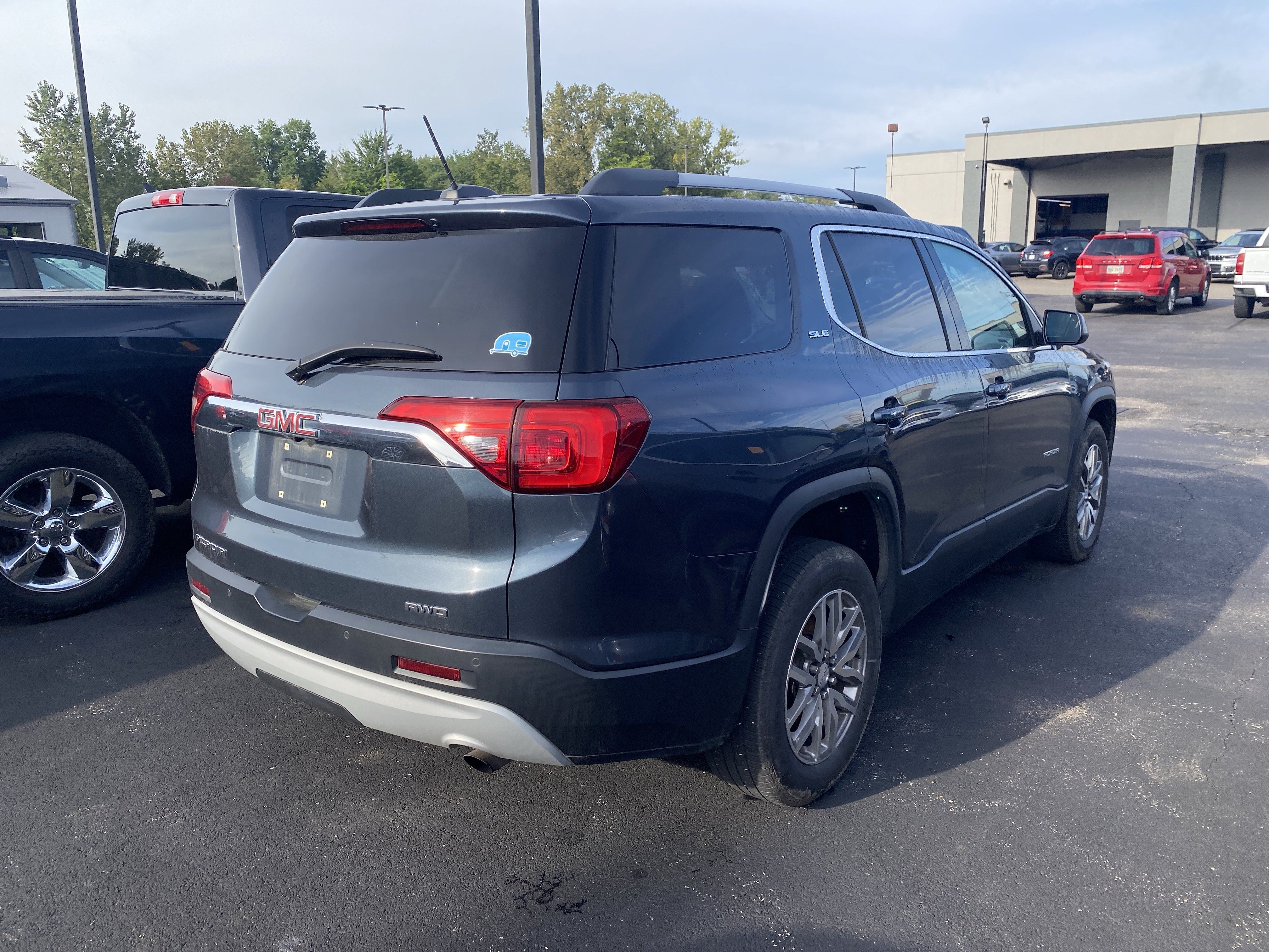 Used 2019 GMC Acadia SLE w/ Driver Alert Package I AWD/4WD image 2