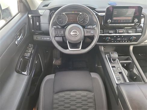 Used 2022 Nissan Pathfinder SV image 17