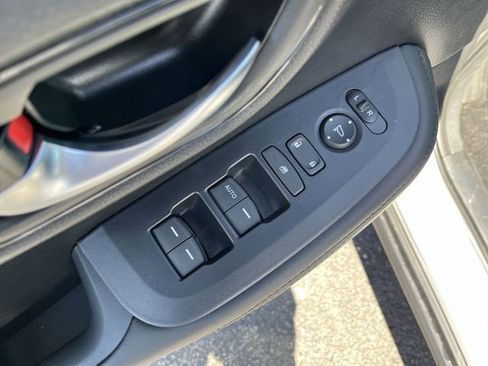 New 2026 Honda HR-V LX image 17