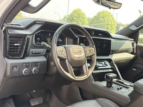 Used 2024 GMC Sierra 1500 AT4 w/ Technology Package AWD/4WD image 10