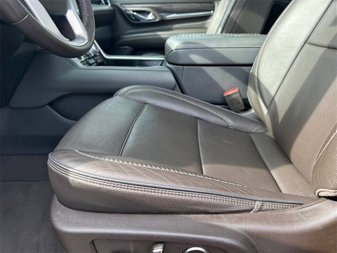 Used 2021 GMC Yukon XL Denali w/ Denali Premium Package image 10