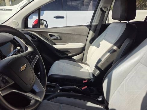 Used 2018 Chevrolet Trax LT w/ LT Convenience Package image 6