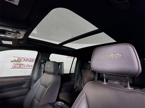 Used 2024 Chevrolet Suburban High Country w/ Advanced Technology Package image 10