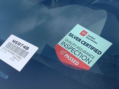 Used 2021 Toyota RAV4 XLE AWD/4WD image 36