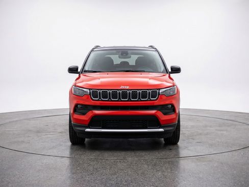 Used 2025 Jeep Compass Limited AWD/4WD image 2