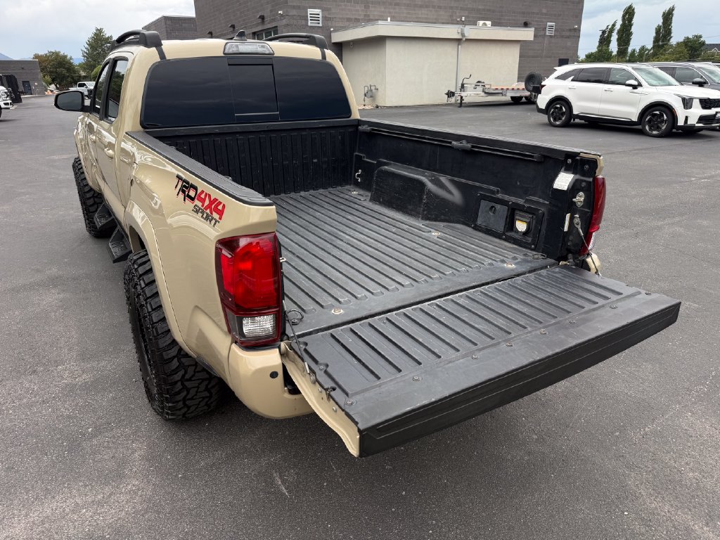 Used 2019 Toyota Tacoma TRD Sport w/ Technology Package AWD/4WD image 13
