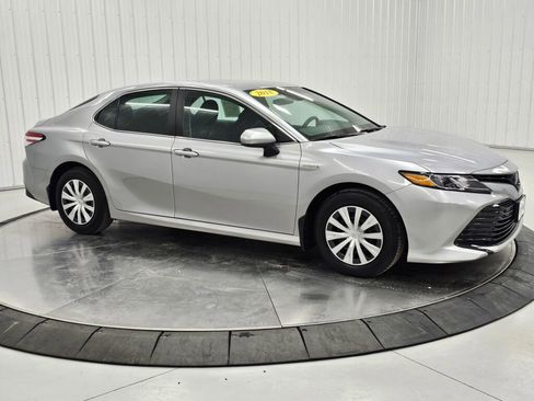 Used 2018 Toyota Camry LE image 7