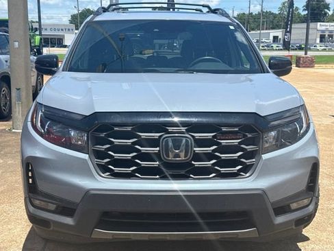 Used 2024 Honda Passport TrailSport image 2