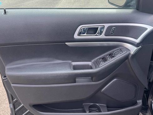 Used 2013 Ford Explorer XLT image 16