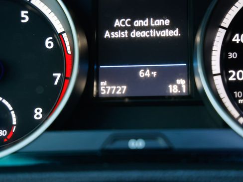 Used 2017 Volkswagen Golf R 4-Door image 47