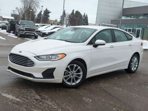 Used 2020 Ford Fusion SE image 1
