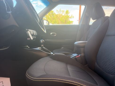 Used 2014 Kia Soul + FWD image 17