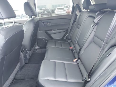 Used 2023 Nissan Rogue SV w/ SV Premium B Package FWD image 14