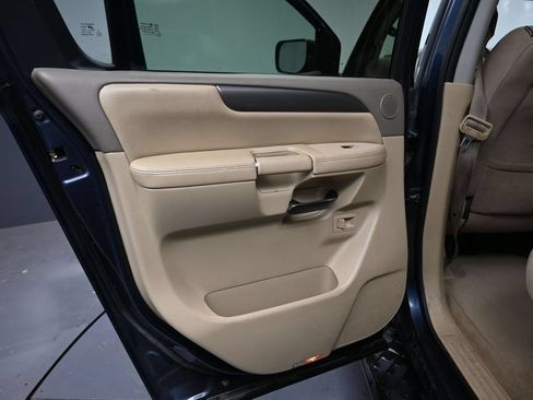 Used 2014 Nissan Armada SV AWD/4WD image 27