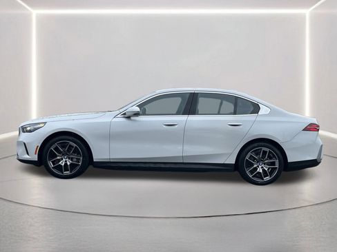 Used 2025 BMW i5 eDrive40i image 24