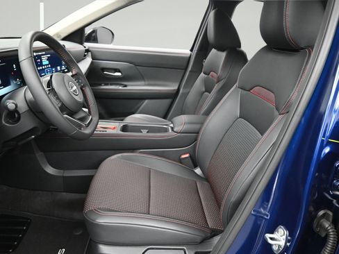 Certified 2026 Nissan Kicks SR FWD image 9