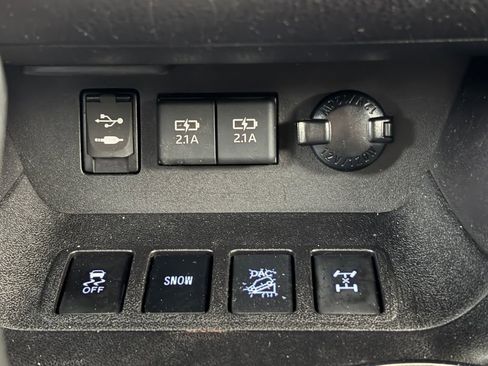 Used 2019 Toyota Highlander XLE image 16