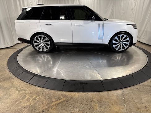 Used 2023 Land Rover Range Rover Autobiography image 9