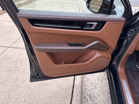 Used 2021 Porsche Cayenne S image 15