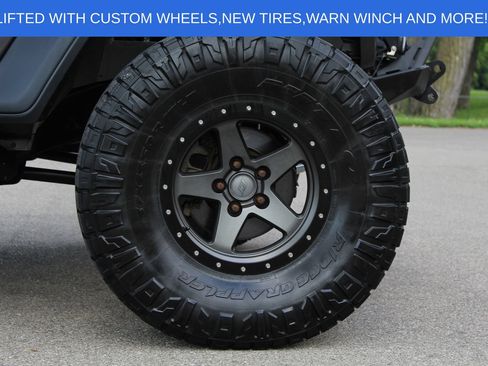 Used 2019 Jeep Wrangler Unlimited Sahara w/ Cold Weather Group AWD/4WD image 23