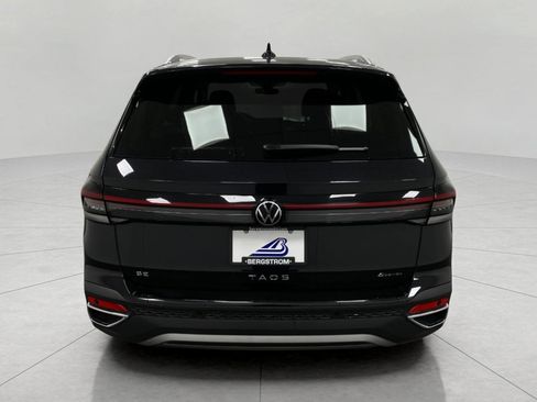 Used 2025 Volkswagen Taos SE AWD/4WD image 5