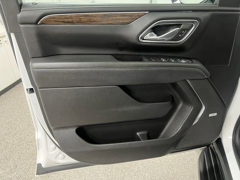 Used 2023 Chevrolet Suburban Premier image 23