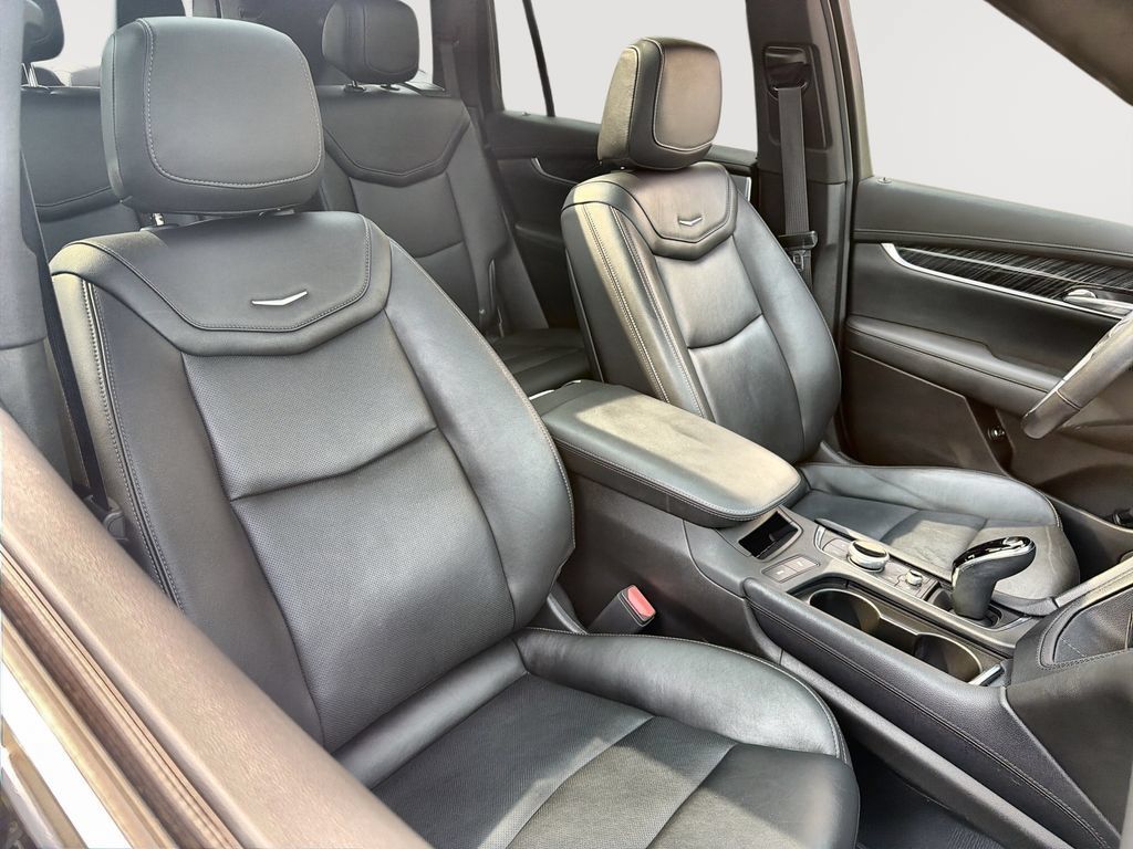 Used 2023 Cadillac XT6 Premium Luxury w/ Technology Package AWD/4WD image 27