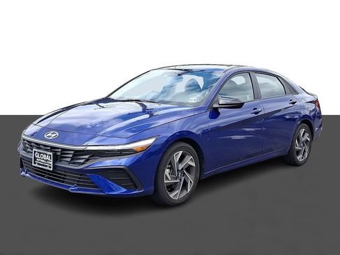 Used 2025 Hyundai Elantra Sport FWD image 3